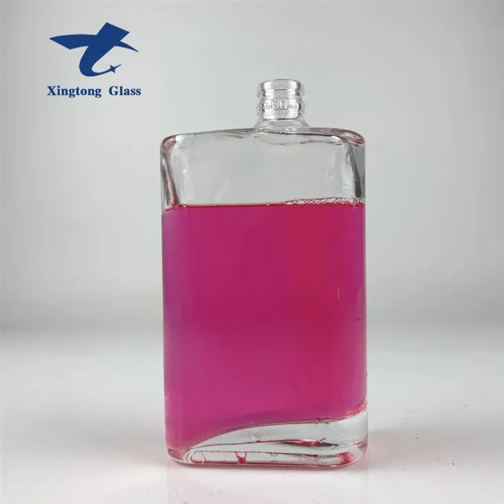 Kreyatif kare Brandy vè boutèy