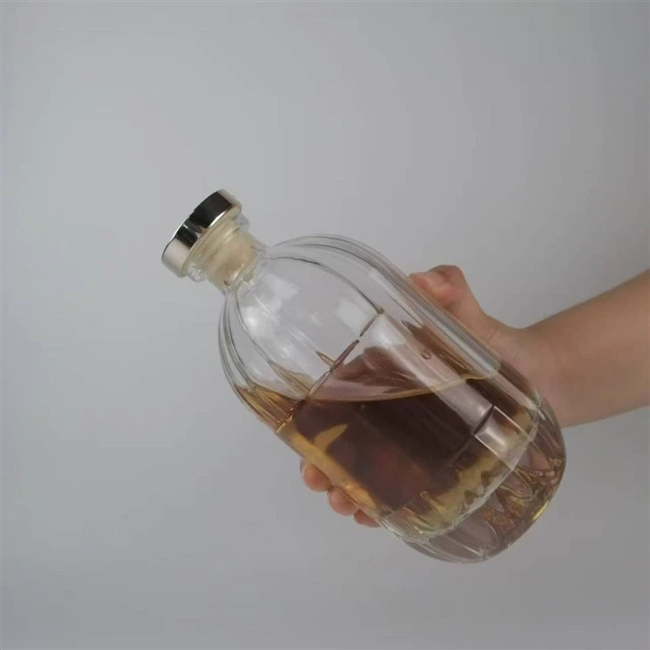 Boutèy epè anba oval vè likè ak bouchon T